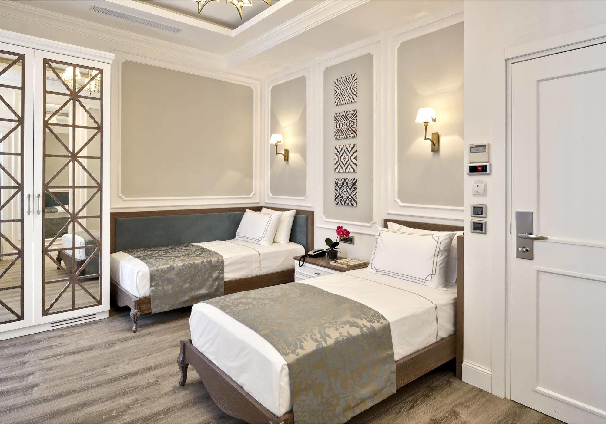 Mirrors Hotel Istanbul Exterior photo