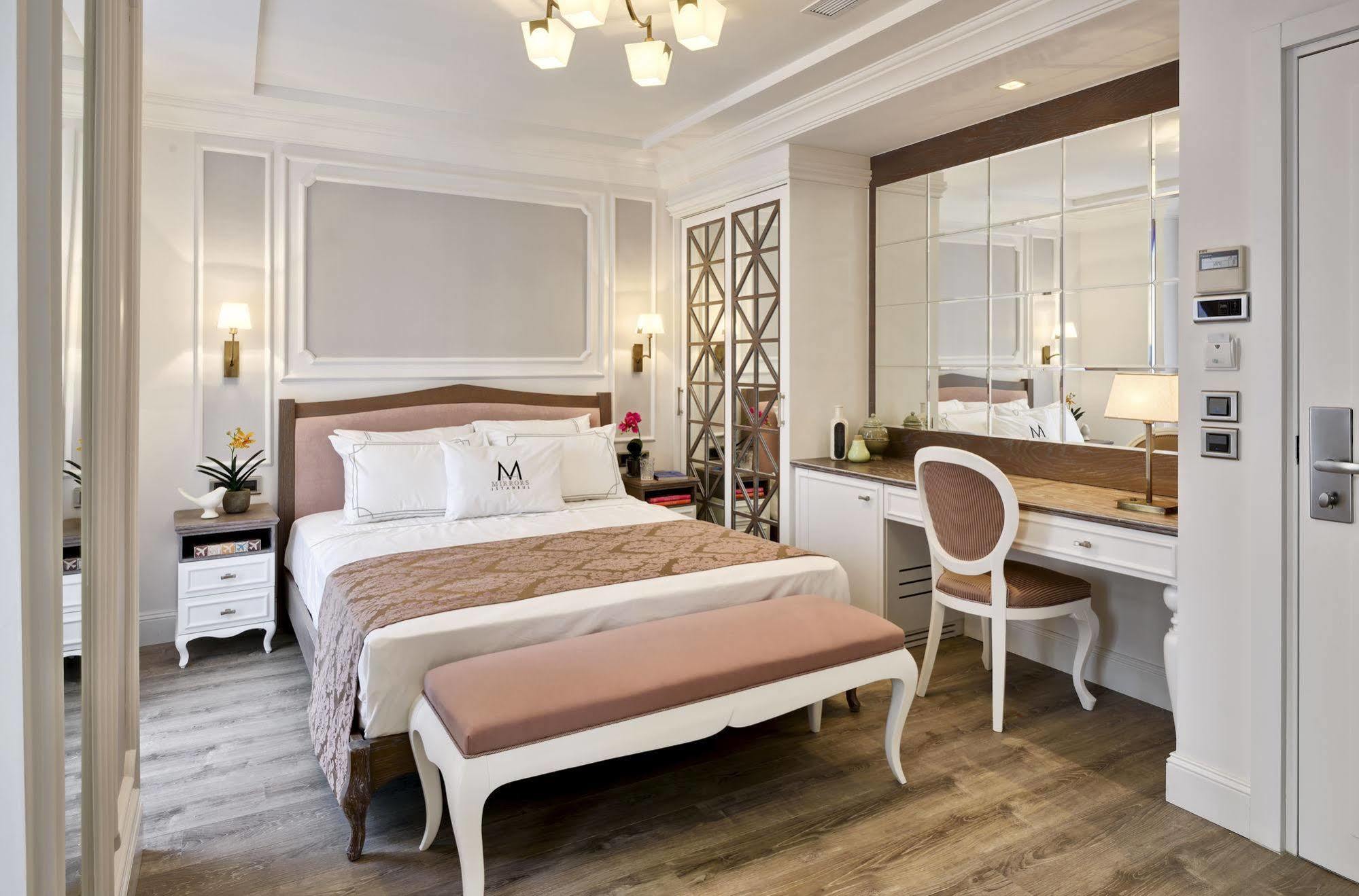 Mirrors Hotel Istanbul Exterior photo