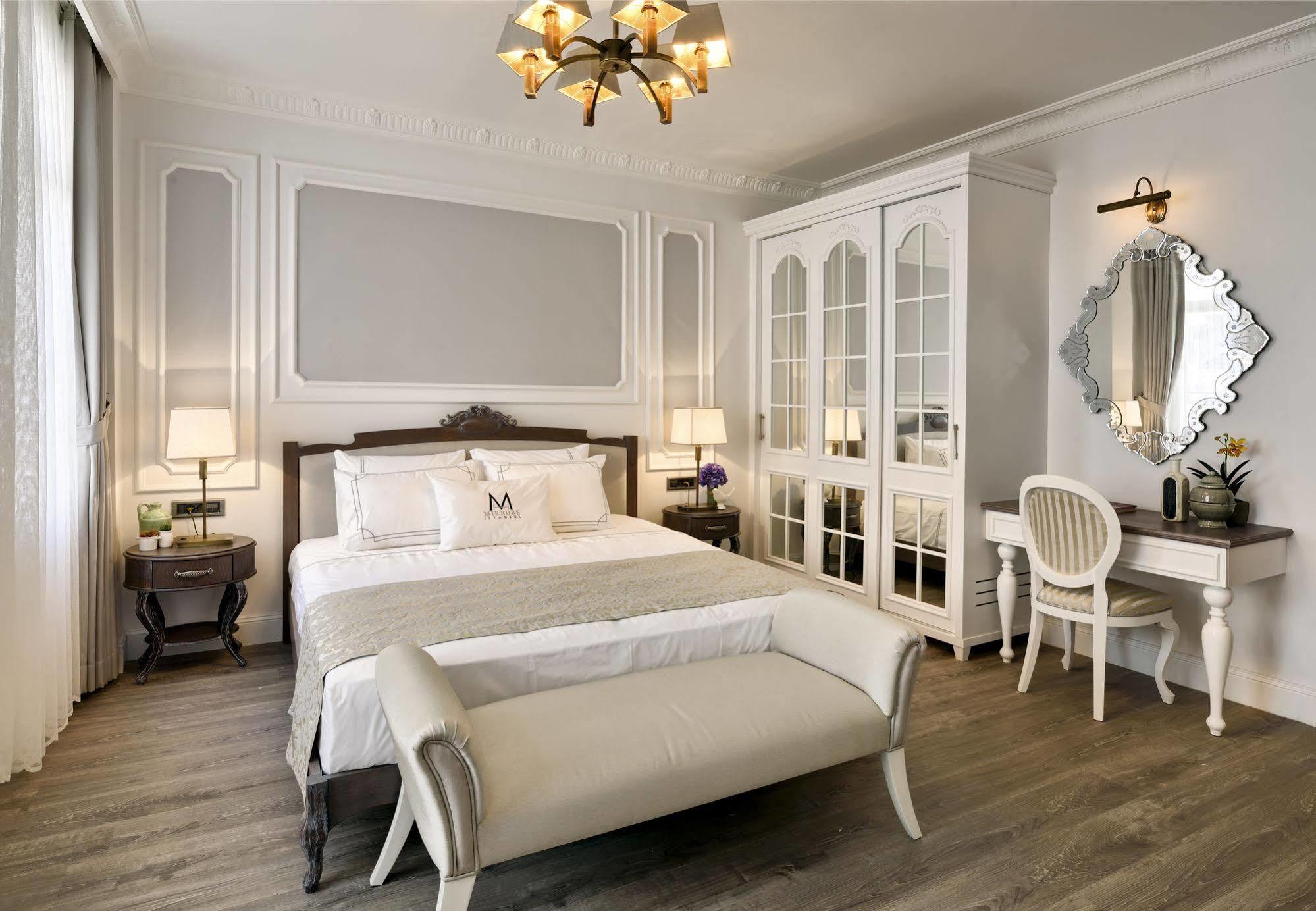 Mirrors Hotel Istanbul Exterior photo