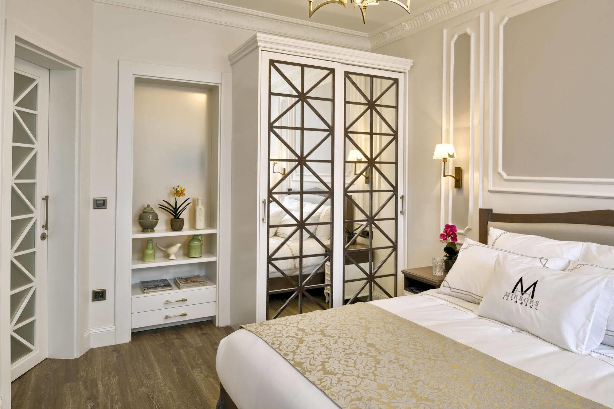 Mirrors Hotel Istanbul Exterior photo