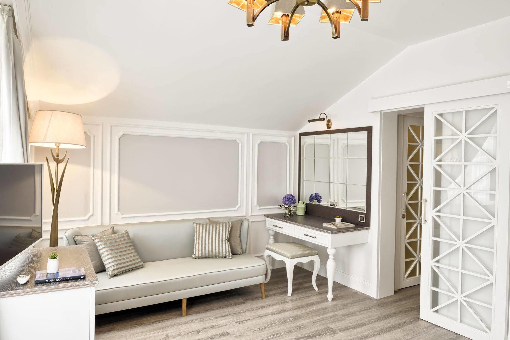 Mirrors Hotel Istanbul Exterior photo