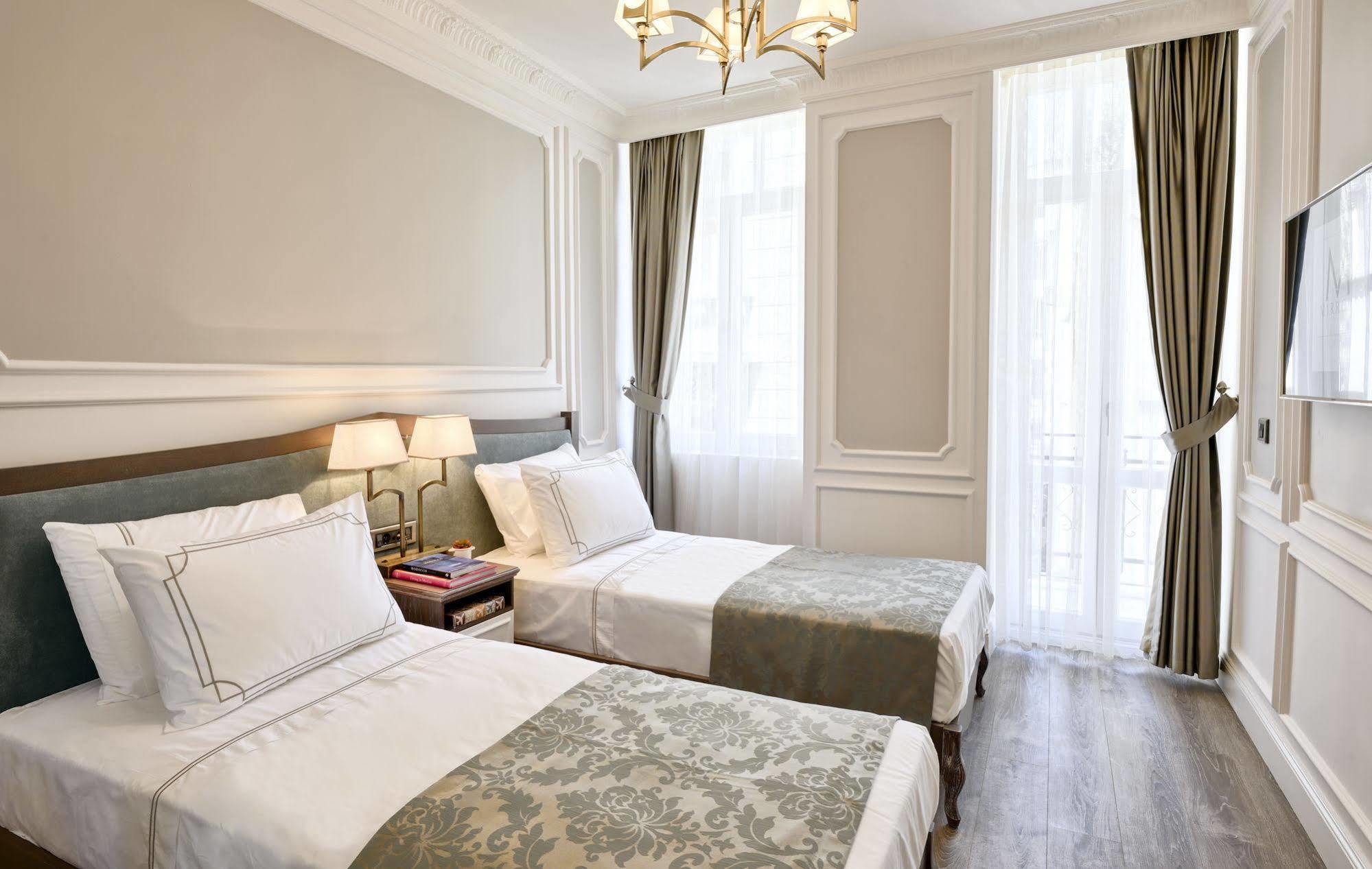 Mirrors Hotel Istanbul Exterior photo